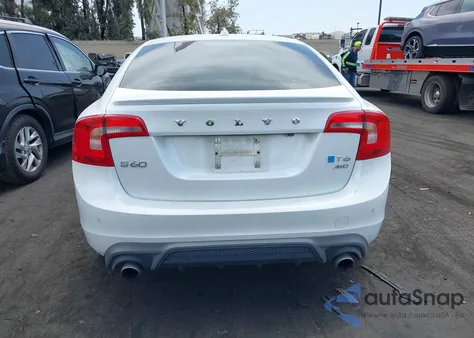 2015 Volvo S60 T6 R-Design Platinum из США, поврежденный, VIN YV1902TS7F1345877